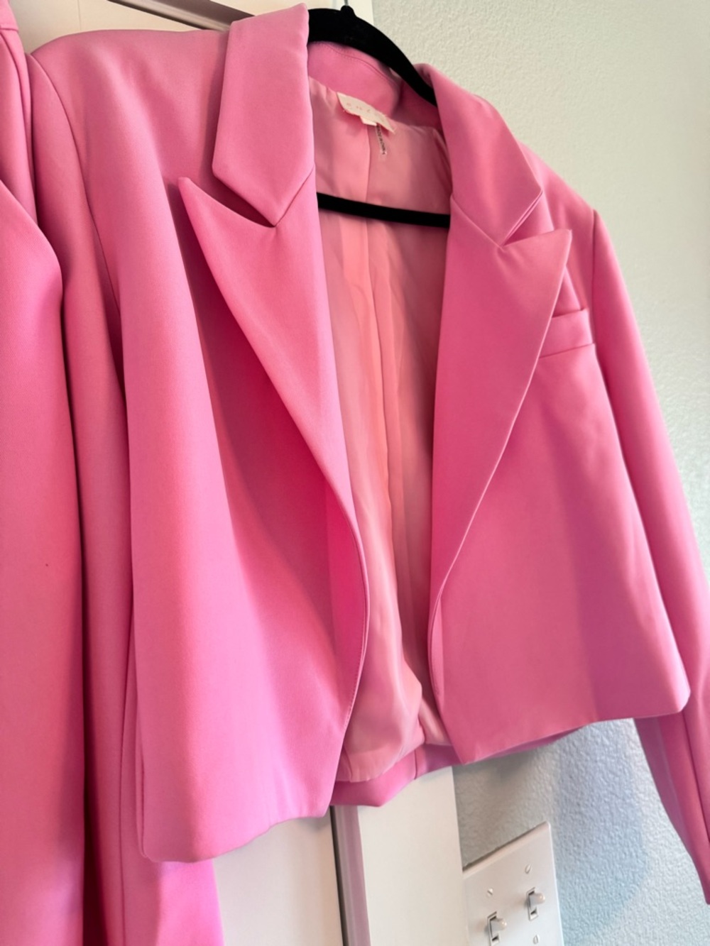 entro Pink Wide-Leg Pants with Matching Cropped Blazer - Picture 3 of 4